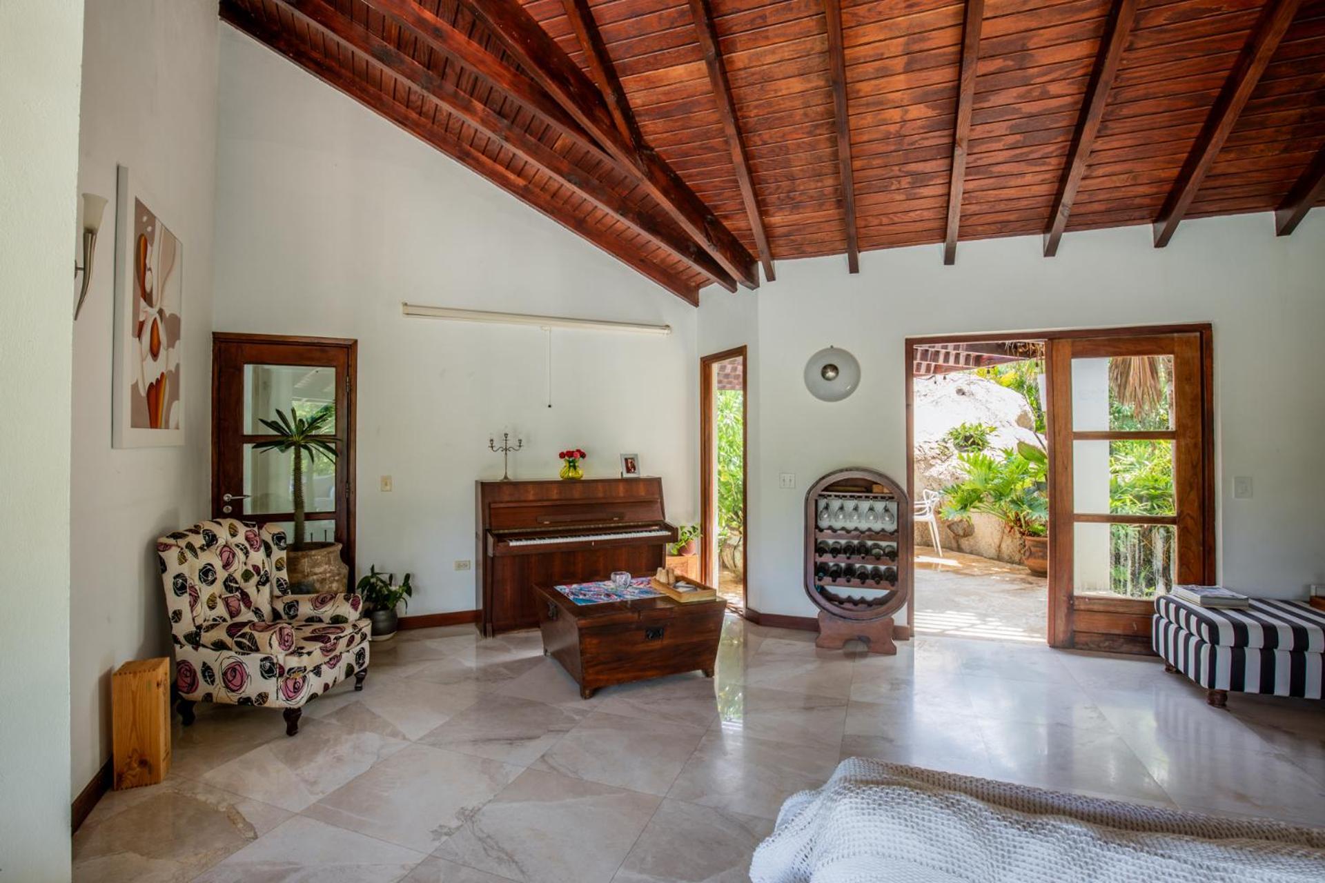 Naima Luxury Home, Cottage & Apartment Rentals باراديرا المظهر الخارجي الصورة